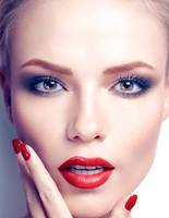 Тенденції макіяжу зима 2016