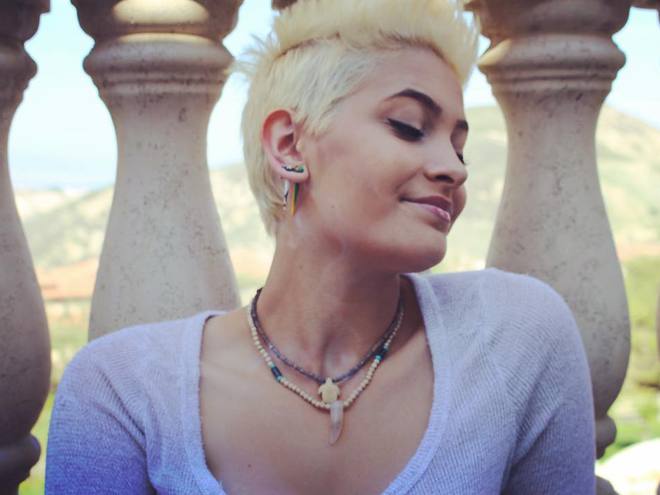 Дочь Майкла Джексона внесла свою мать в соцсетях в blacklist