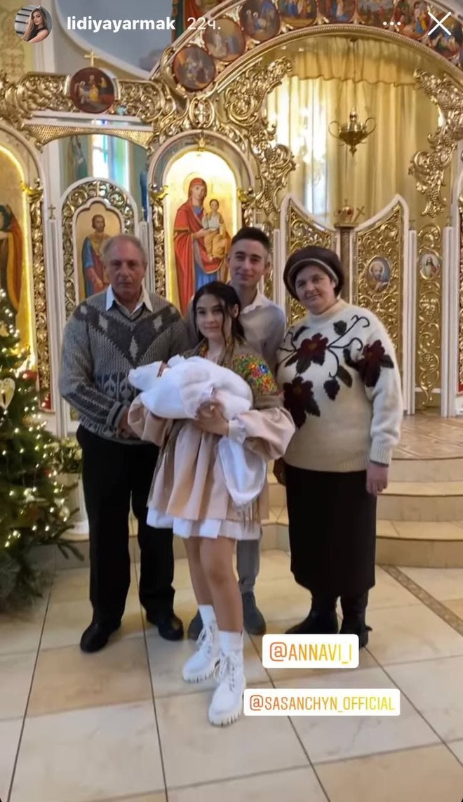 Роман Сасанчин крестил дочь