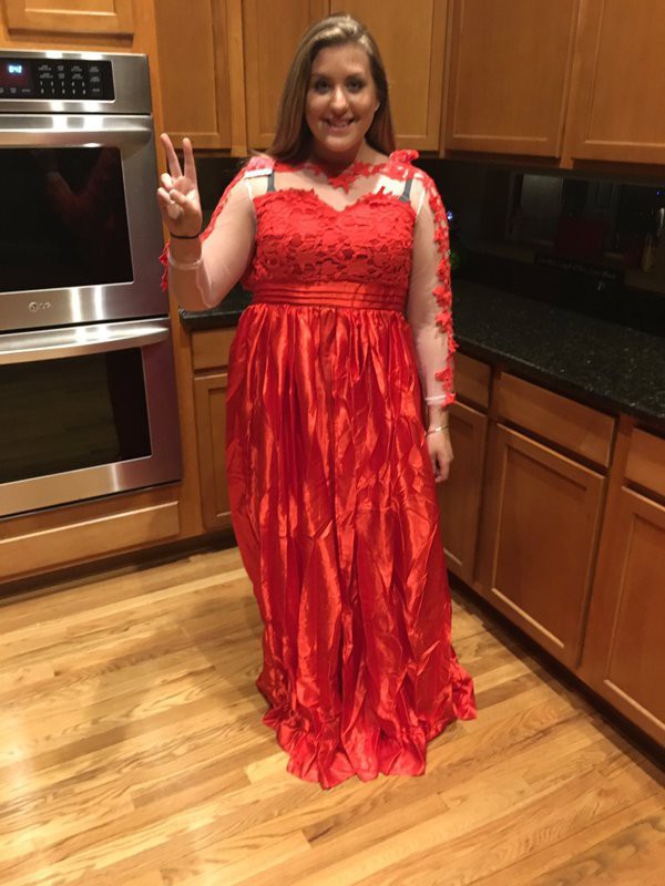 Красное платье на выпускной. Ожидание и реальность