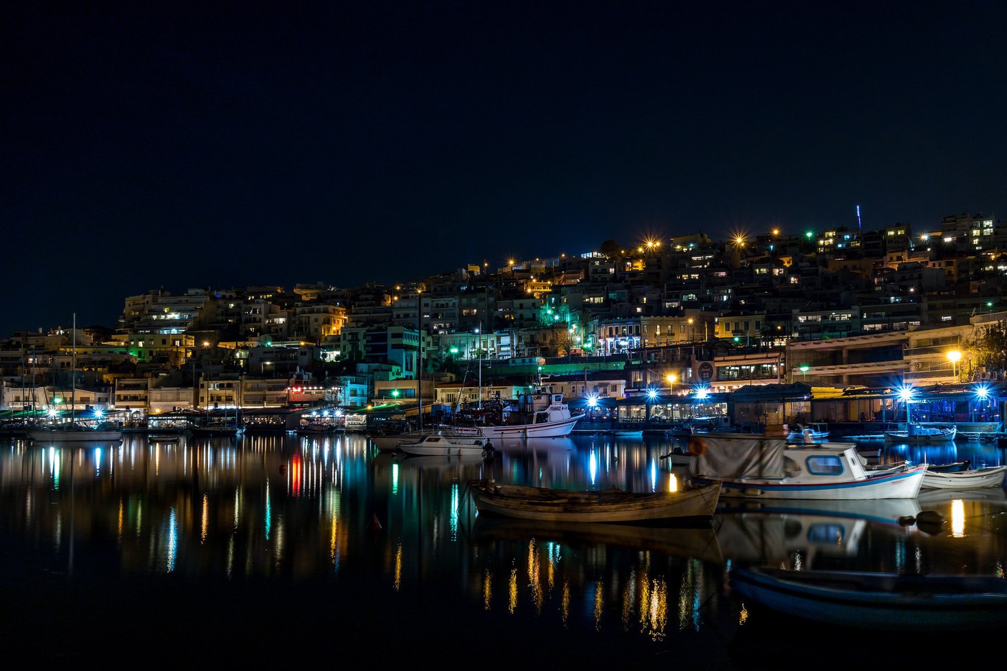 Афіни, Греція