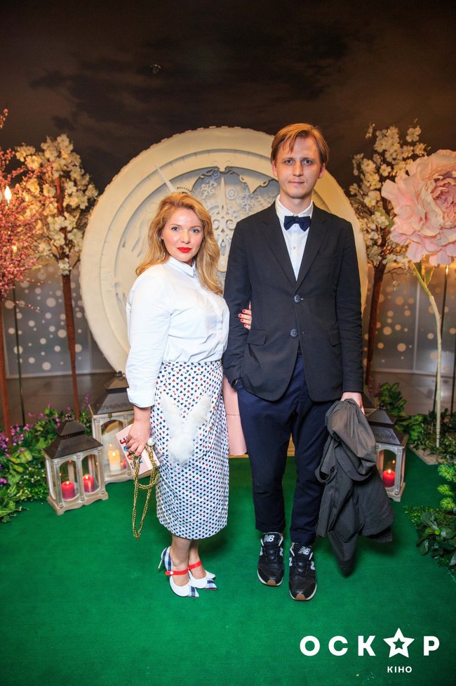 Аліса в Задзеркаллі прем'єра