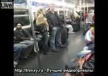 Брейкеры в вагоне метро    