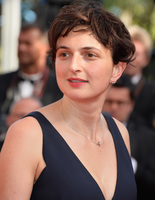 Модні стрижки літо 2014: зірки