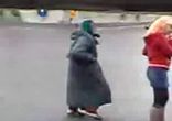 бабулька жжот