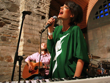 Певица Росава