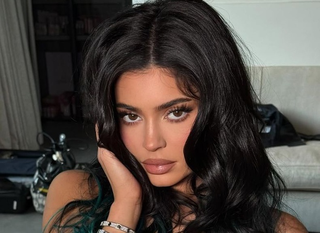 Кайлі Дженнер заявила, що лікувалася від болю в спині стовбуровими клітинами
