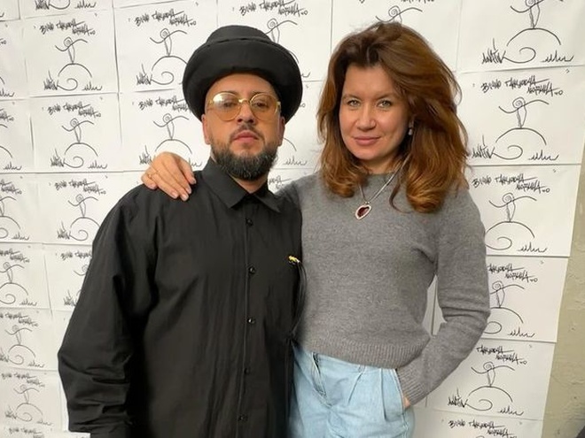 Монатік оголосив про третю вагітність дружини