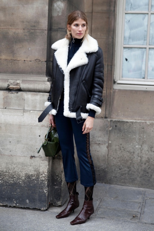 Street style Недели моды в Париже: дубленки