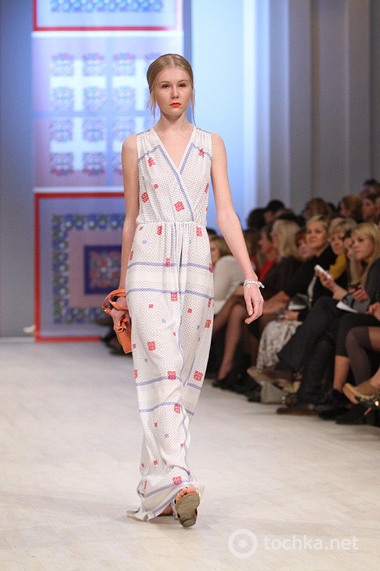 Показ POUSTOVIT 