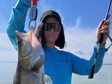 «Оце я дала»: Астаф'єва похизувалася величезним окунем на спортивній риболовлі