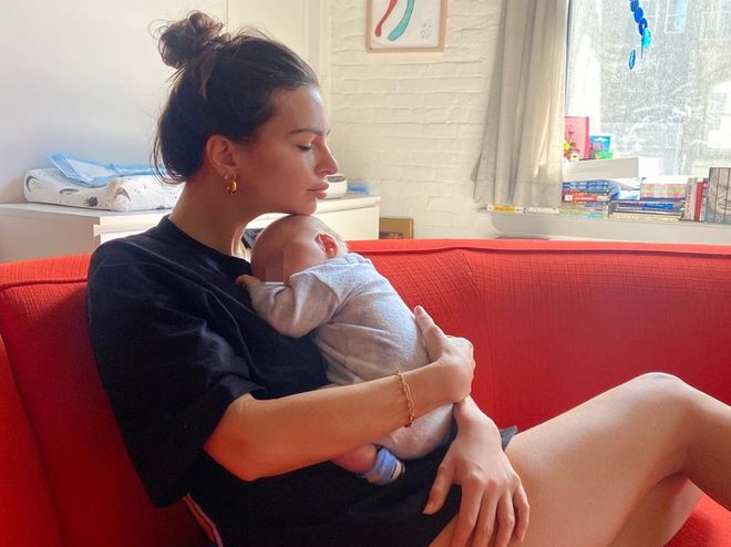 Эмили Ратаковски с сыном