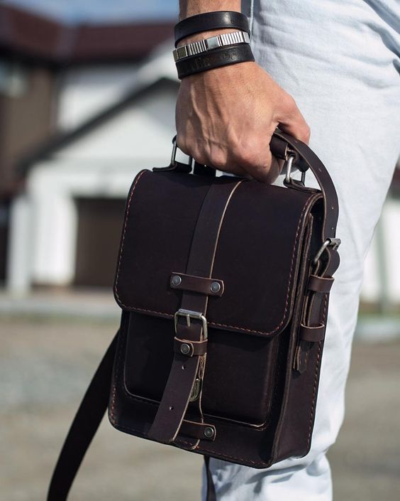 Модные мужские сумки в офис: ТОП-7 вариантов