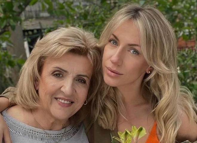 «Сиджу, розкисла як тряпка»: Нікітюк зворушила святкуванням 70-річчя мами