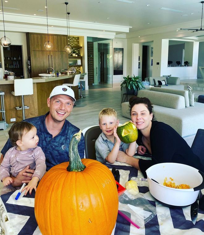 Ник Картер с женой Лорен и двумя детьми