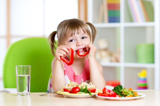 Чего не стоит говорить во время приема пищи детей