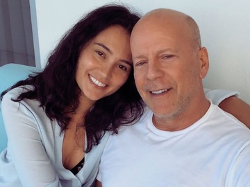 Друга дружина Брюса Вілліса показала їхнє весільне фото