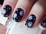 Маникюр на Новый год со снежинками
