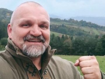У сукні з леопардовим принтом: Вірастюк показав рідкісні фото з коханою