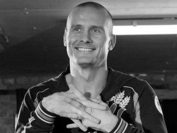 Друг Узєлкова розповів про останні дні боксера та озвучив причину смерті