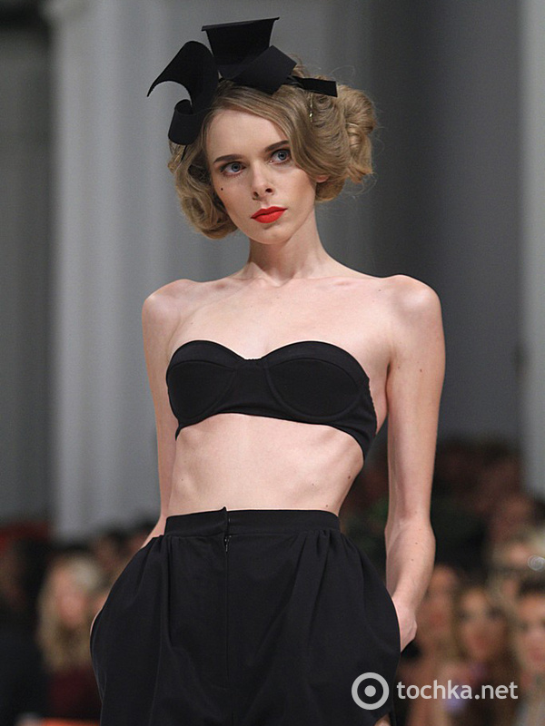 показ ANOUKI BICHOLLA