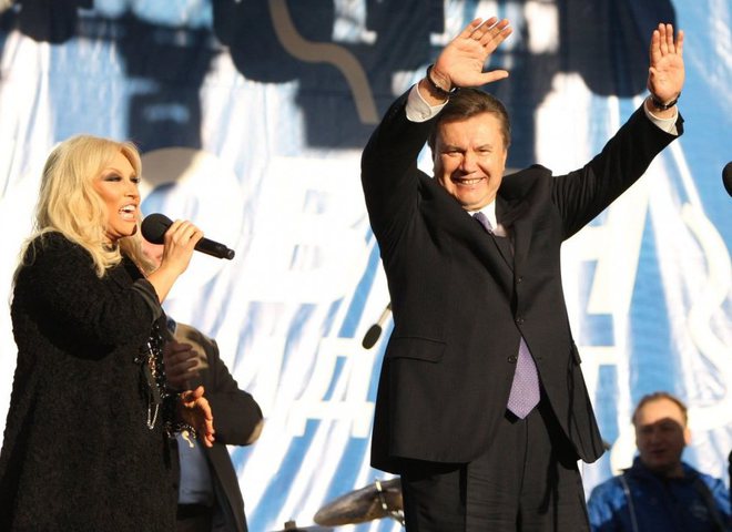 Виктор Янукович, Таисия Повалий