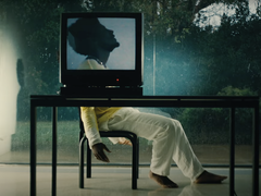 Кадр з кліпу Mount Everest