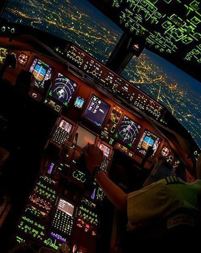 Ночной полёт из кабины пилота