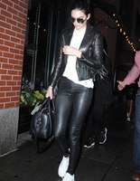 Кендалл Дженнер в кожаном тотал-луке Кендалл Дженнер в кожаном тотал-луке