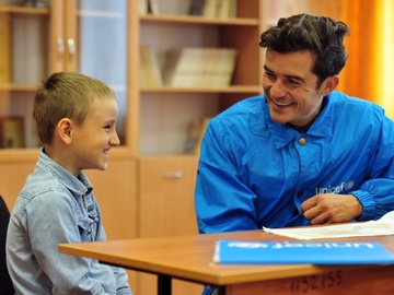 Орландо Блум в эфире CNN призвал помочь детям Донбасса