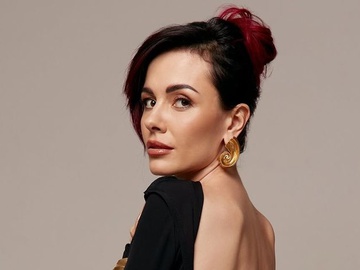 «Новий етап. Нова я»: MamaRika похвалилася новим іміджем