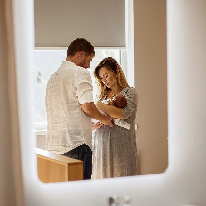 Анна Саливанчук с мужем и новорожденным сыном