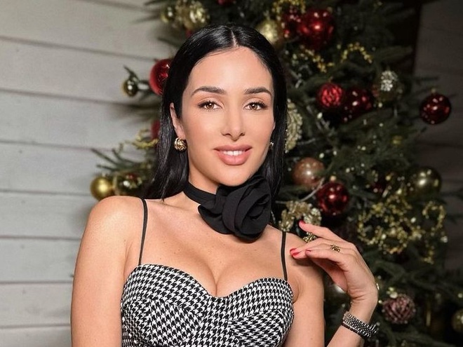 Огнєвіч показала ванну й чищення зубів, але увагу прикувала її фалічна свічка