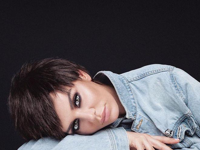 Анна Сєдокова приміряла образ короткостриженої брюнетки