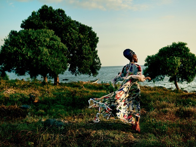 Люпита Нионго в фотосессии для Vogue (2016)