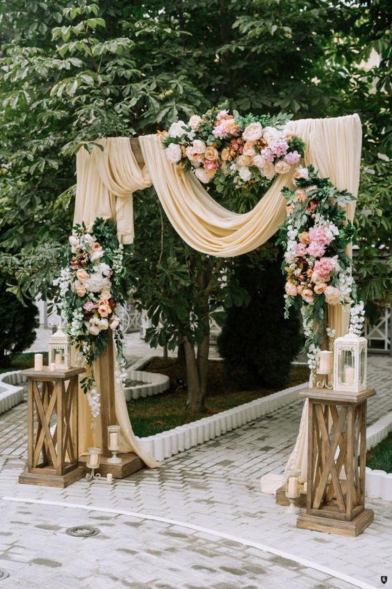 Виїзна церемонія: 15 весільних арок, побачивши які ти захочеш заміж