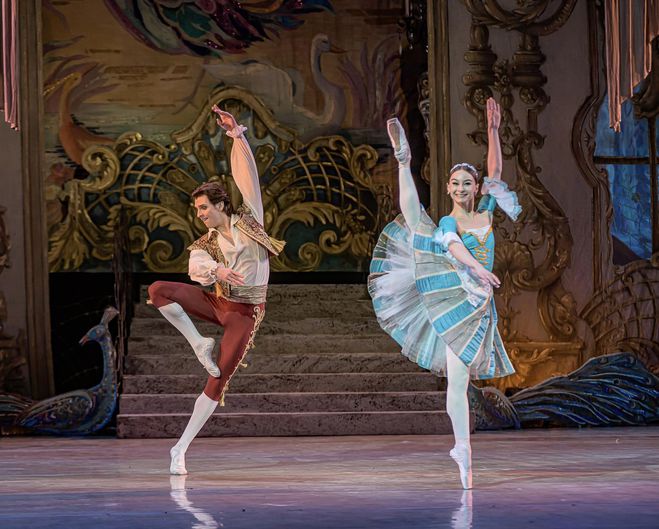 Микита Сухоруков та Ілона Кравченко у балеті "Весілля Фігаро"