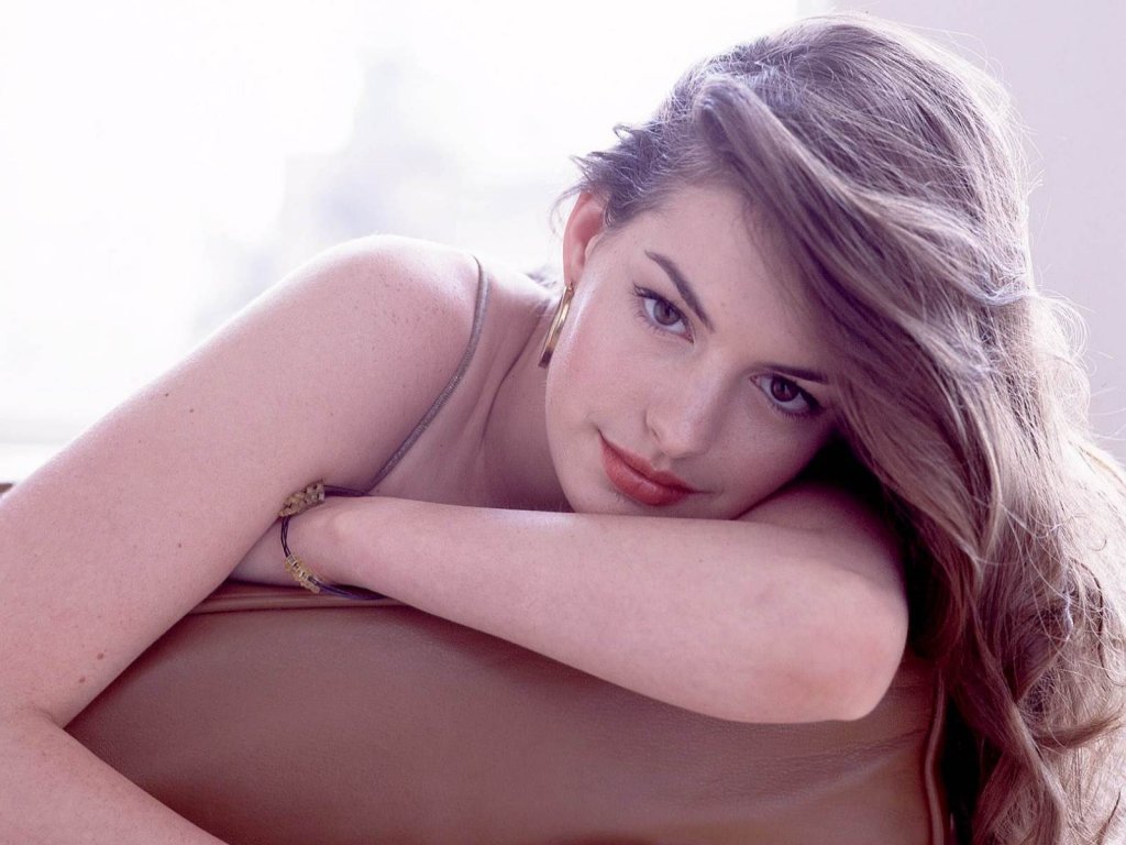 роли Энн Хэтэуэй