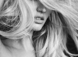 Кэндис Свейнпол в рекламе Bombshell