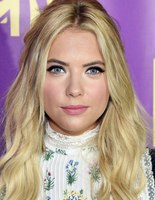 Эшли Бенсон на MTV Fandom Awards Эшли Бенсон на MTV Fandom Awards