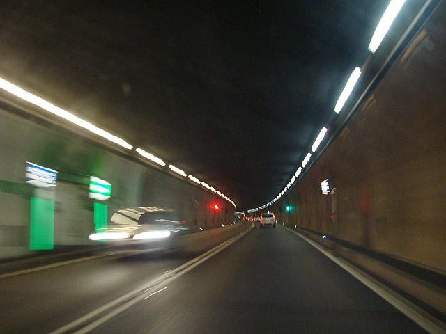 Самые длинные автомобильные туннели мира: Сен-Готардский автомобильный тоннель, Швейцария