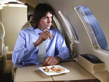 Їжа в літаках: дорого та несмачно?