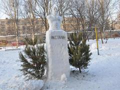 Сталин из снега в Запорожье