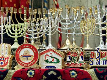Какие сувениры привезти из Израиля: менора