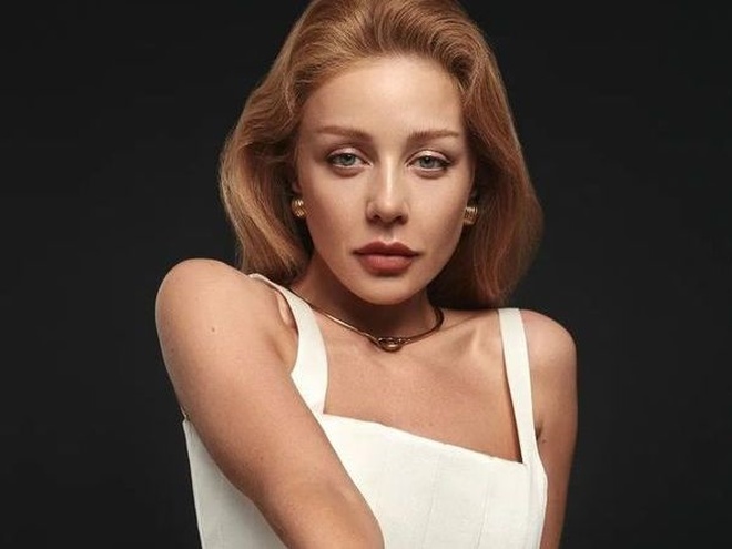 "Ейфорія після зустрічі": Тіна Кароль показалася в обтислій латексній сукні