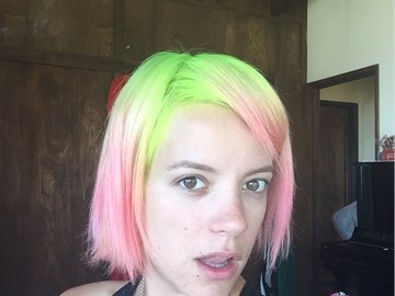 Лили Аллен покрасила волосы в цвета арбуза