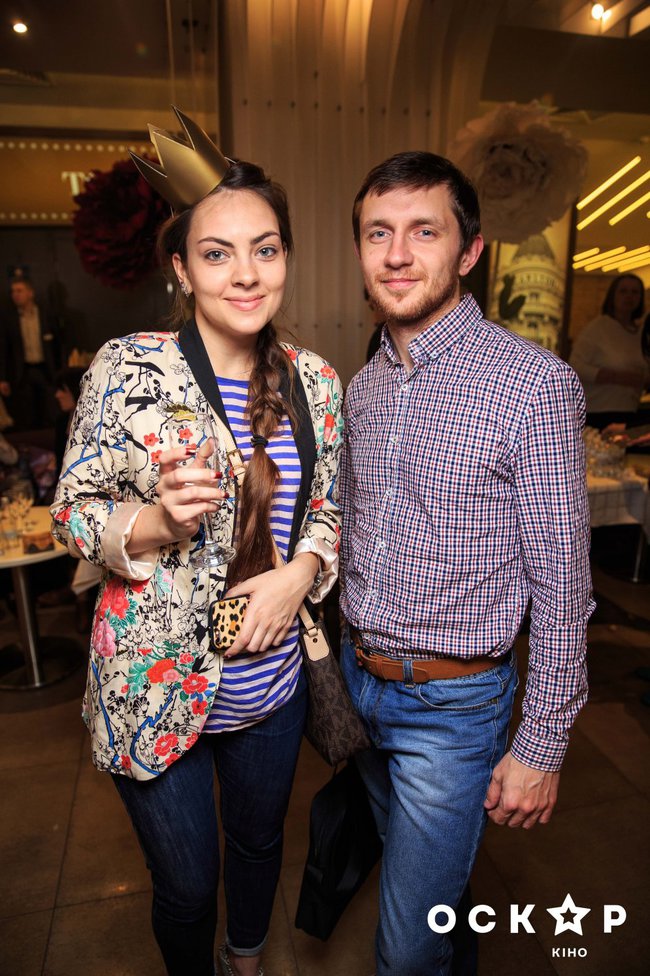 Аліса в Задзеркаллі прем'єра