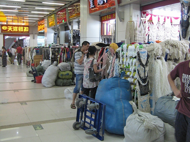 Куда туристу ехать за подделками: рынок Белая лошадь, Гуанчжоу, Китай