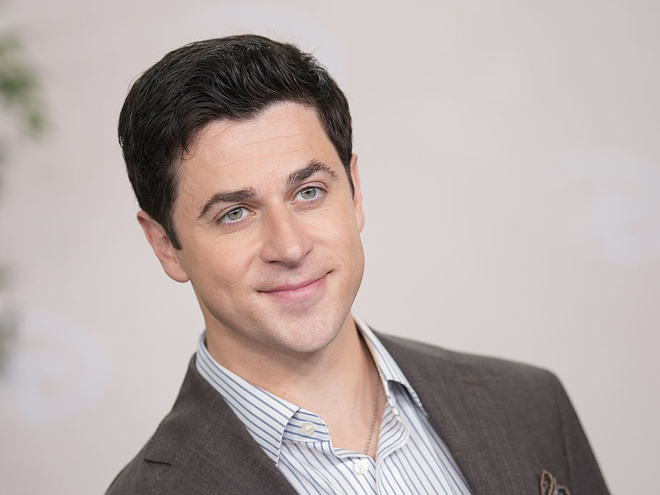 Зірка «Чарівників з Вейверлі Плейс» Девід Генрі вчетверте стане батьком