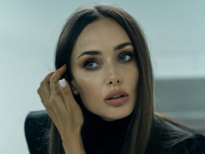 Ксенія Мішина показала архівні фото з випускного та конкурсу краси